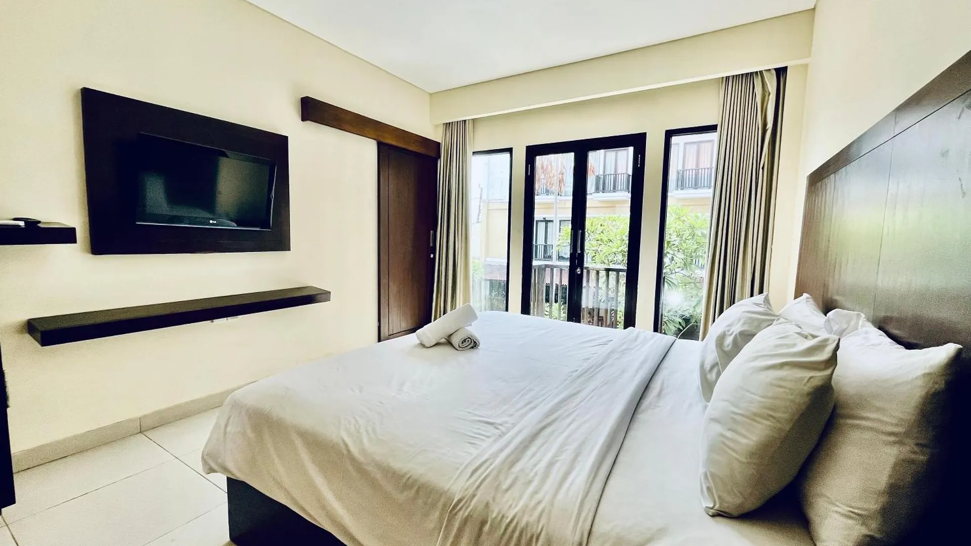 Suris Boutique Hotel Kuta  3*, Kuta (Bali)