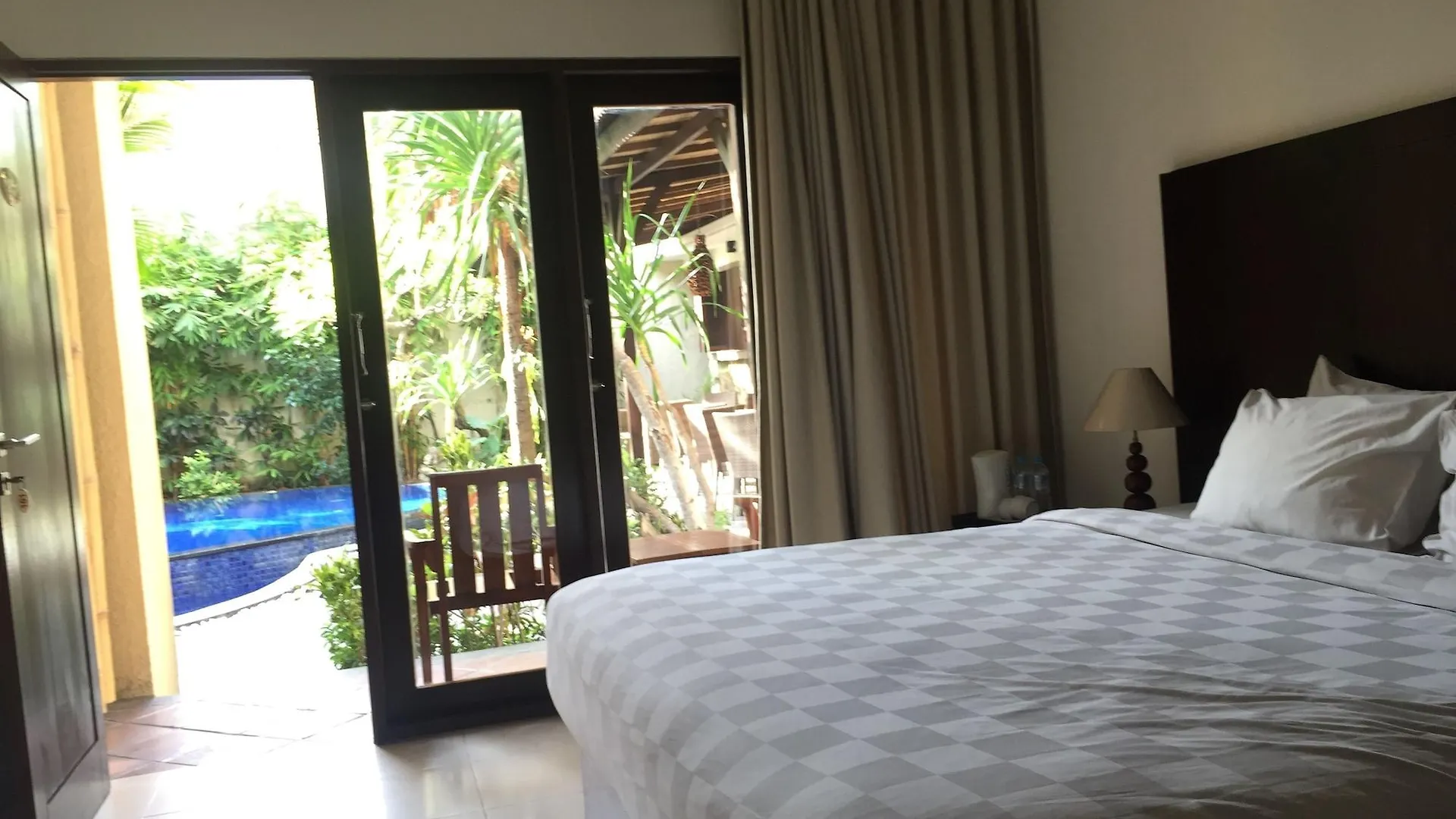 Suris Boutique Hotel Kuta  3*, Kuta (Bali)
